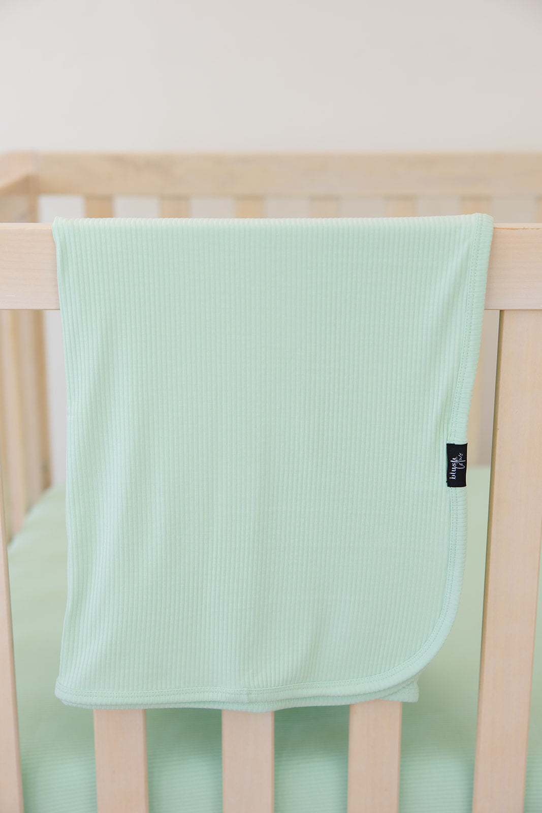 (SOLID, ribbed) Lion Around - Lightweight Blanket